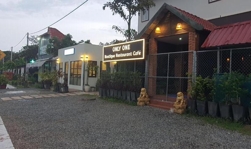 펜션 Only One Boutique Restaurant Cafe