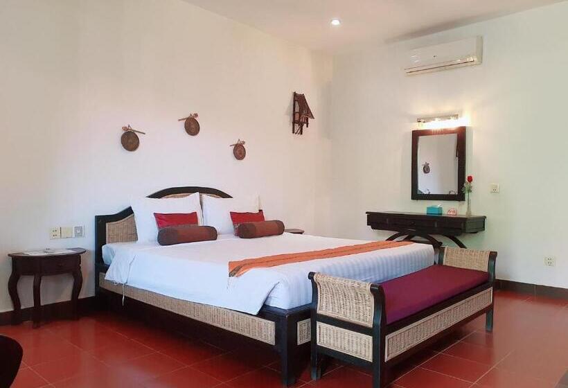 ペンション Only One Boutique Restaurant Cafe