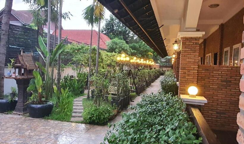 ペンション Only One Boutique Restaurant Cafe