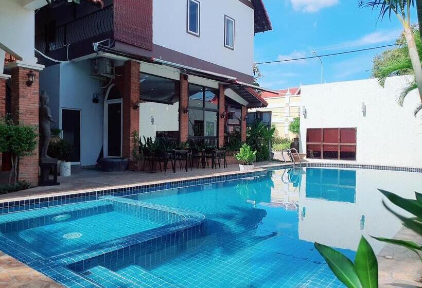 ペンション Only One Boutique Restaurant Cafe