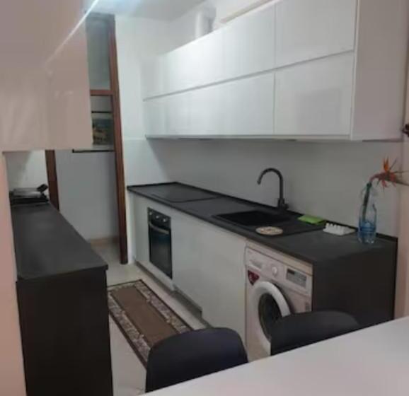 膳宿费 Sala Con Divano Matrimoniale Nel Verde Vicino Alla Metro