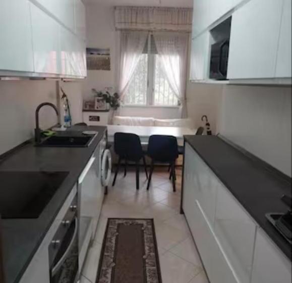 膳宿费 Sala Con Divano Matrimoniale Nel Verde Vicino Alla Metro