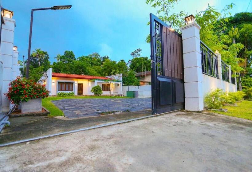 펜션 Thisath Villa