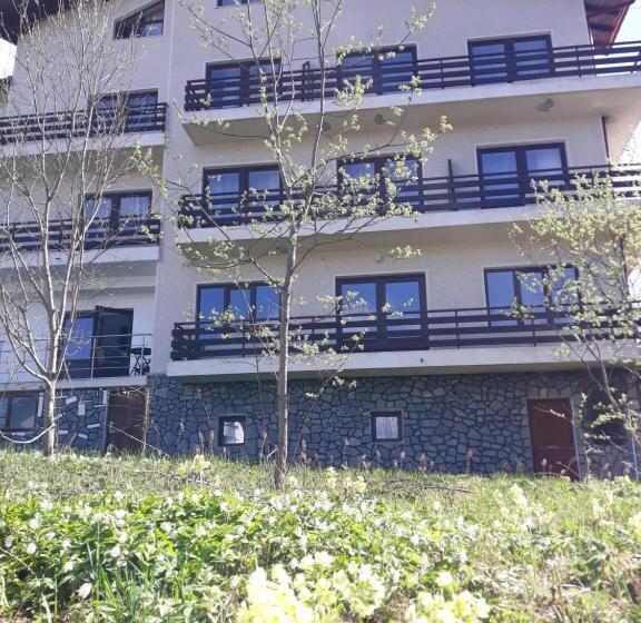 بنسيون Vila Edelweiss