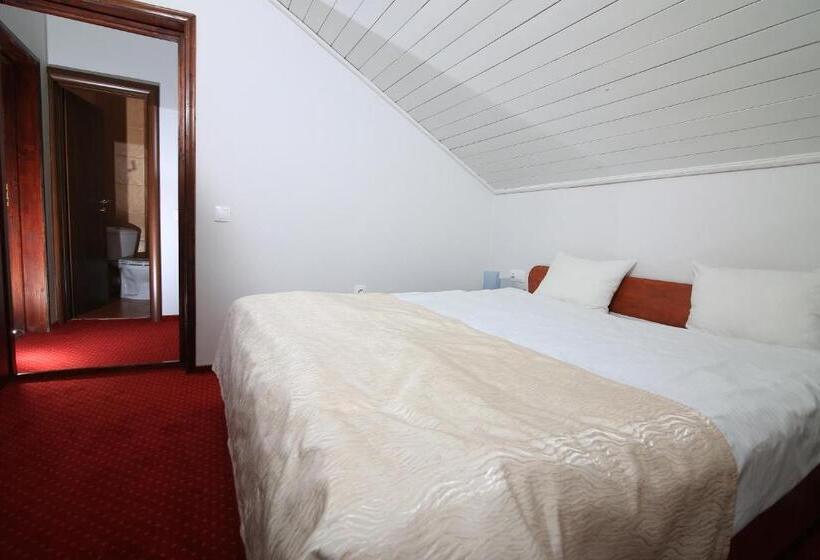 بنسيون Vila Edelweiss