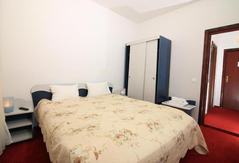 بنسيون Vila Edelweiss