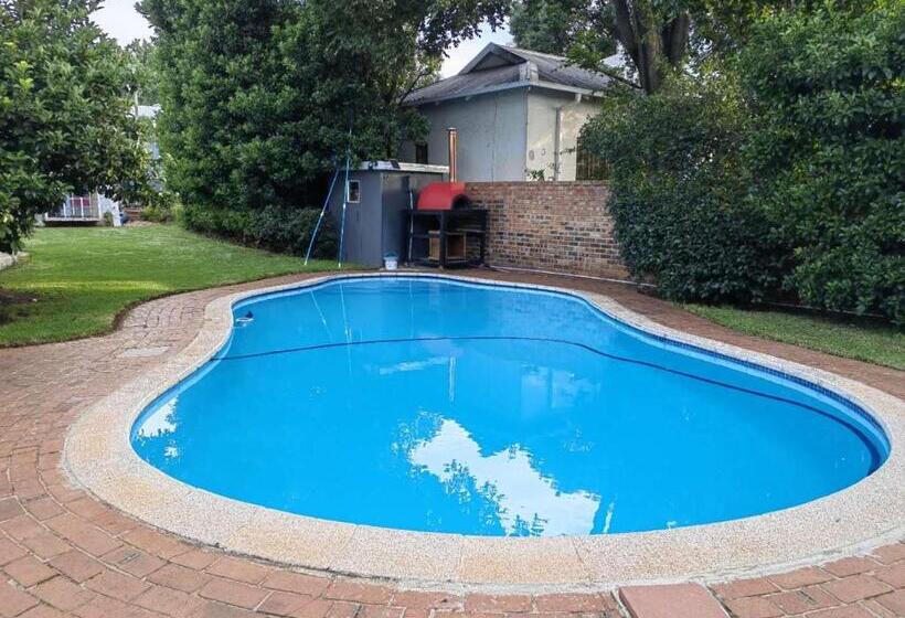 بنسيون Yvonne’s House