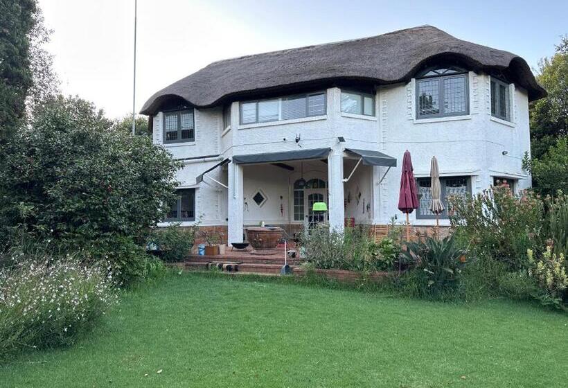 بنسيون Yvonne’s House