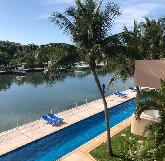 Porto Bello Grand Marina