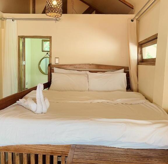 استراحتگاه Om Home