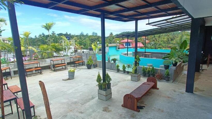 فندق صغير Yasis Surf Lodge