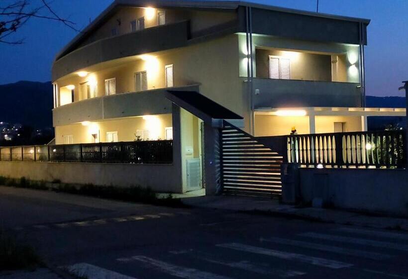 住宿加早餐  Frontemare