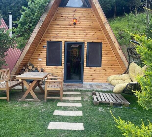 ベッドアンドブレックファースト Yuvacik Kazli Bahçe Bungalov Otel Ve Restoran