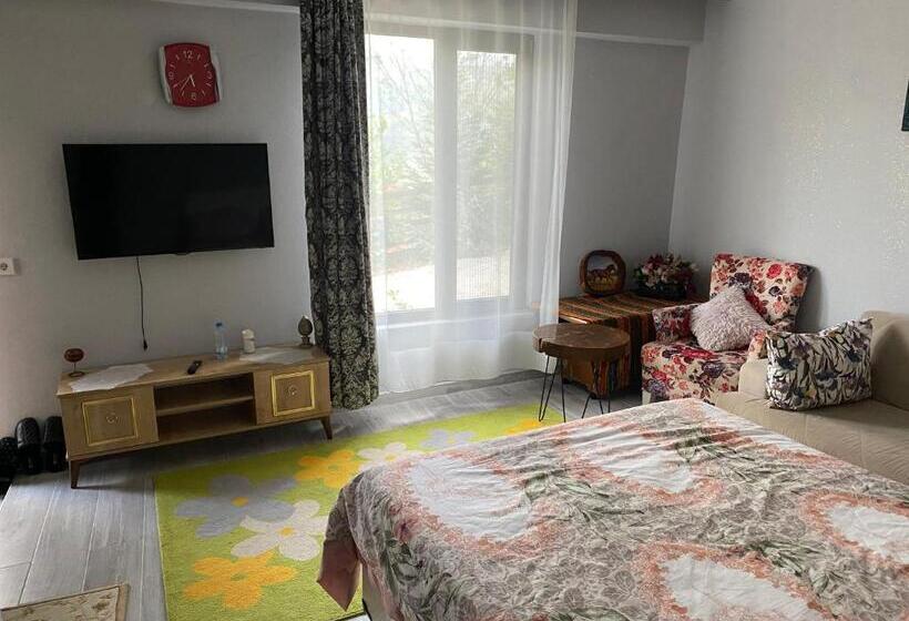 ベッドアンドブレックファースト Yuvacik Kazli Bahçe Bungalov Otel Ve Restoran