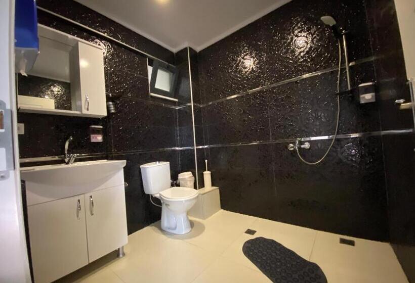 ベッドアンドブレックファースト Yuvacik Kazli Bahçe Bungalov Otel Ve Restoran