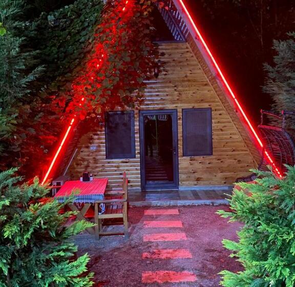 ベッドアンドブレックファースト Yuvacik Kazli Bahçe Bungalov Otel Ve Restoran