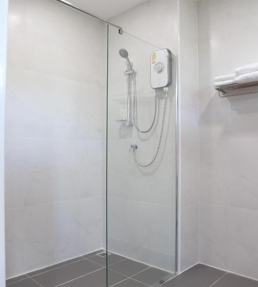 Hotel โรงแรมบลอสซั่ม เพชรบูรณ์ Blossom