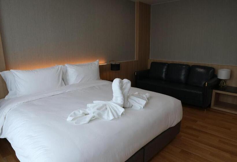 Hotel โรงแรมบลอสซั่ม เพชรบูรณ์ Blossom