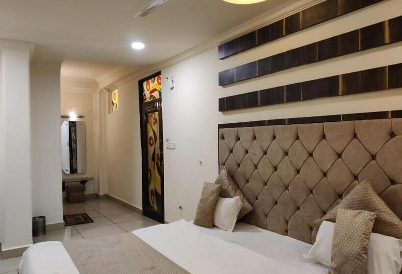 Отель Abhilasha