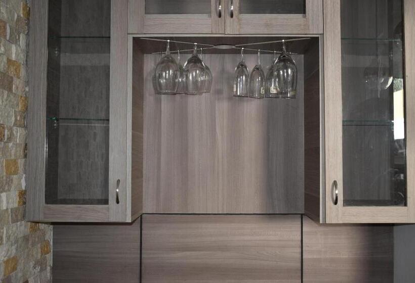 هتل Chalet Lo Tres Hermanos