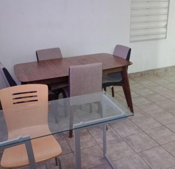 فنادق الكبسولة Estancia Exprés