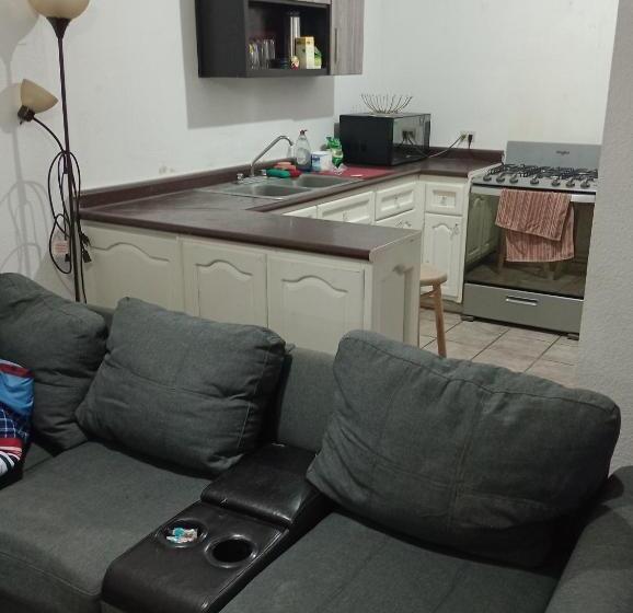 فنادق الكبسولة Estancia Exprés