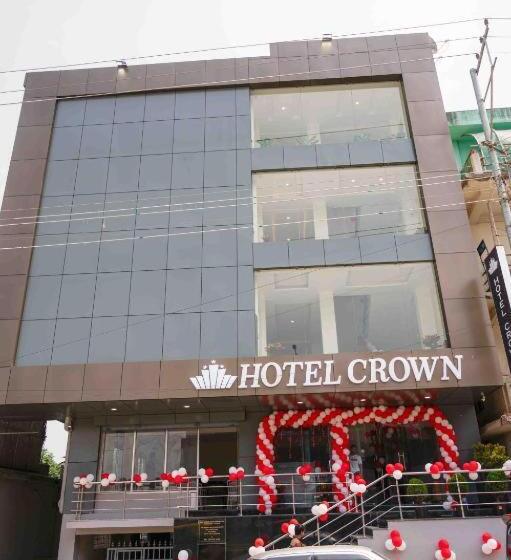Отель Crown