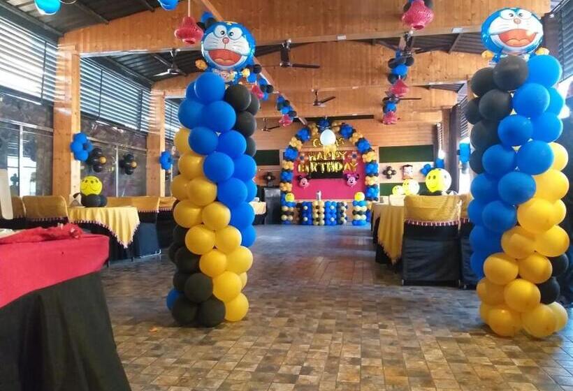 Отель Crown Royale