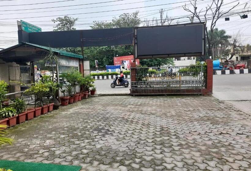 Отель Crown Royale