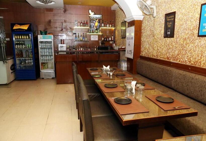 Отель Crown Royale