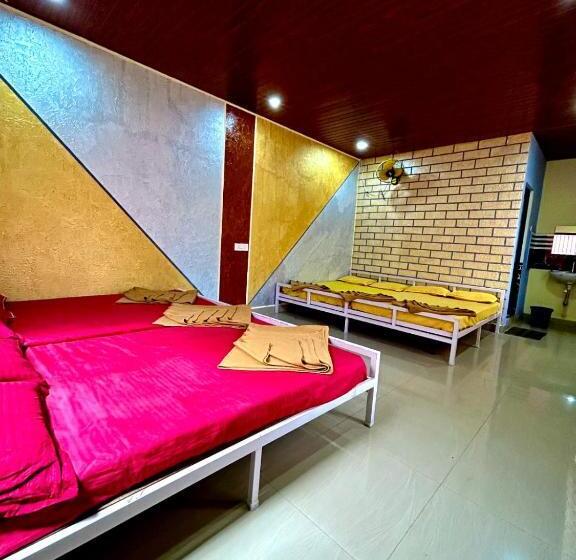 בית מלון כפרי Dandeli Goldfinch Resort