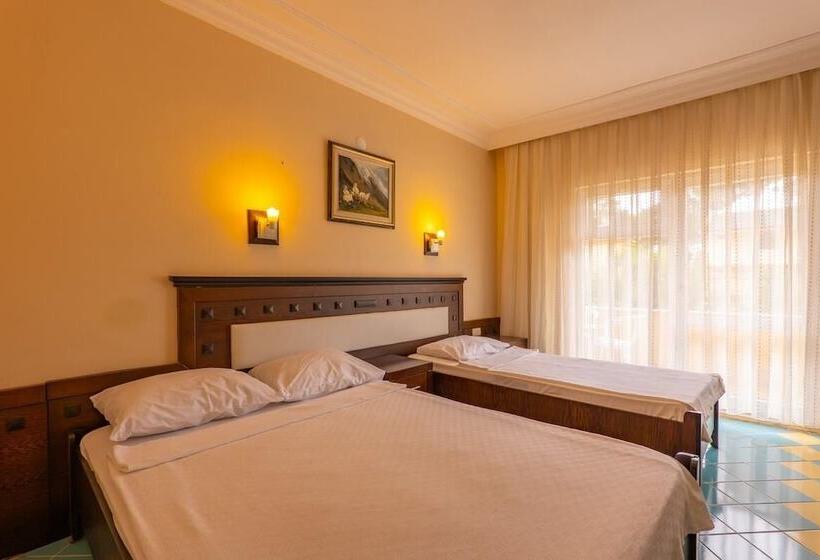 Отель Dream Holi̇day Resort