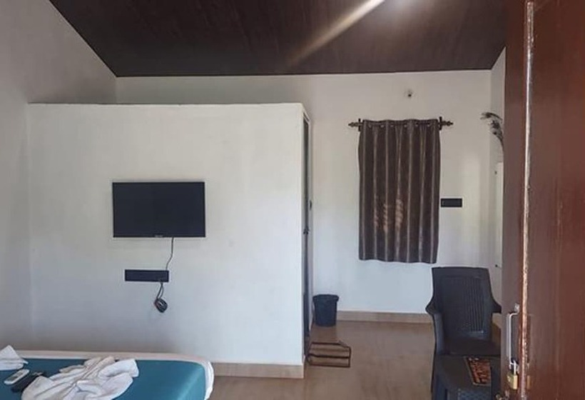 בית מלון כפרי Fabexpress Peacock Suites