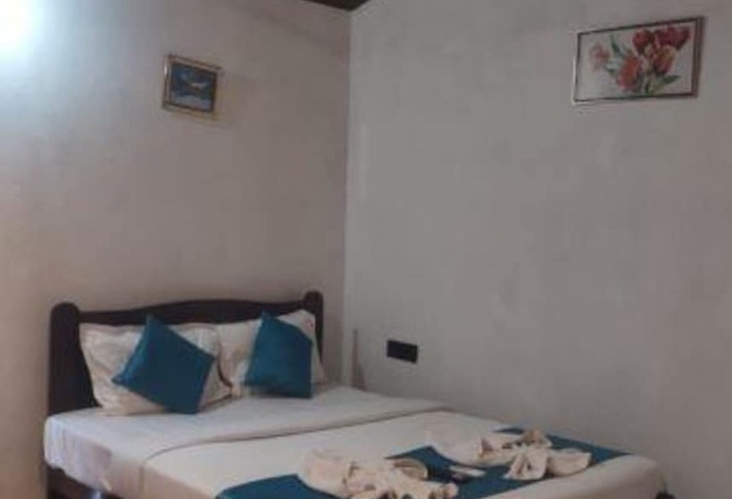 בית מלון כפרי Fabexpress Peacock Suites