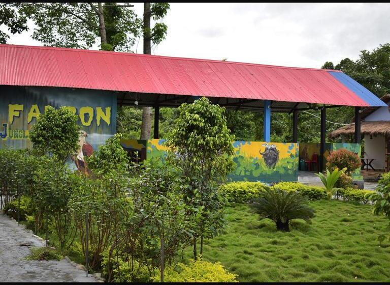 בית מלון כפרי Falcon Jungle Resort