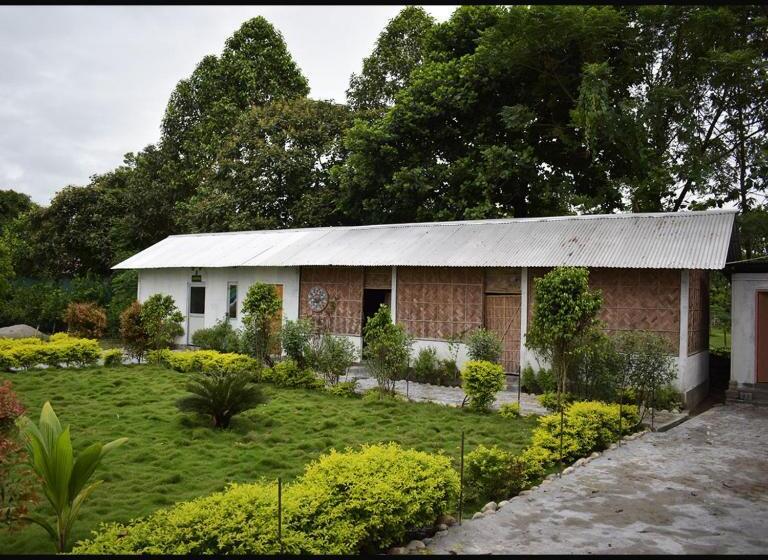 בית מלון כפרי Falcon Jungle Resort