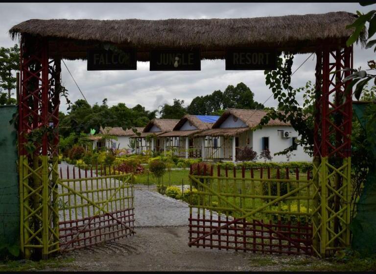 בית מלון כפרי Falcon Jungle Resort