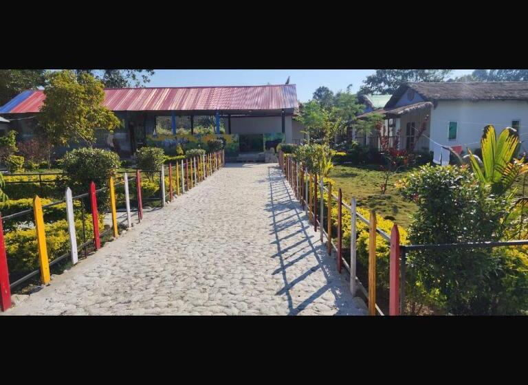 בית מלון כפרי Falcon Jungle Resort