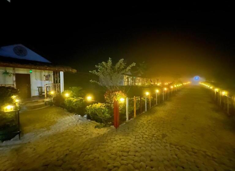 בית מלון כפרי Falcon Jungle Resort