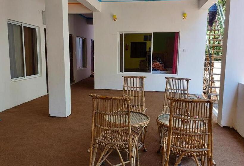 בית מלון כפרי Hill Paradizè Restaurant & A Peaceful Stay! Mostly Visiting Places Are Near By