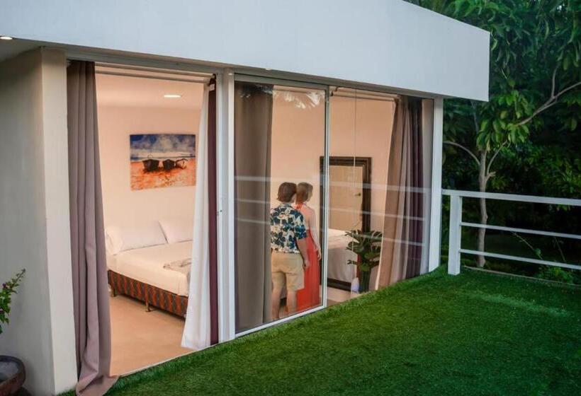 هتل Hostal Las Palmeras