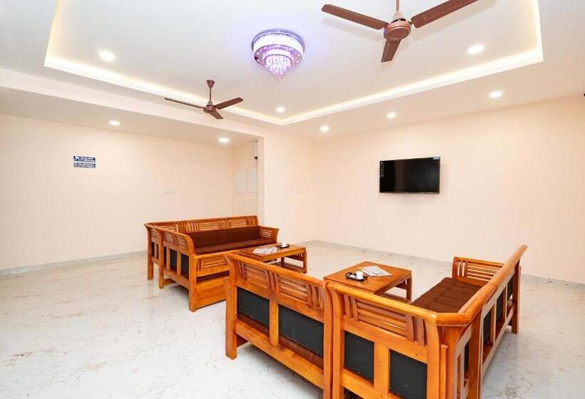 ホテル Kalpana Residency