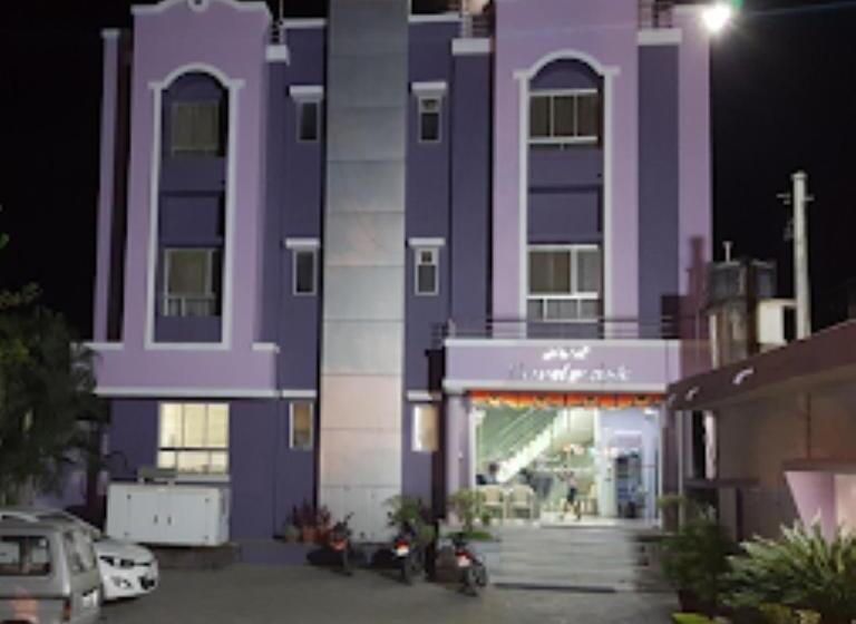 בית מלון כפרי Landmark,betul