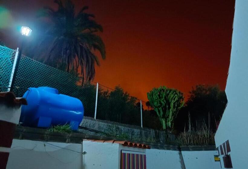 בית מלון כפרי Django