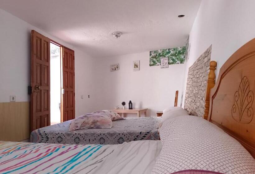 בית מלון כפרי Django