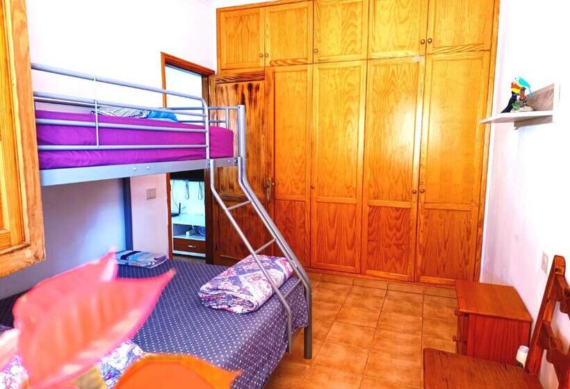 בית מלון כפרי Django