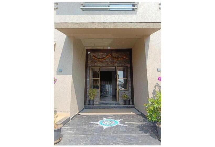 בית מלון כפרי Jumbo Serene