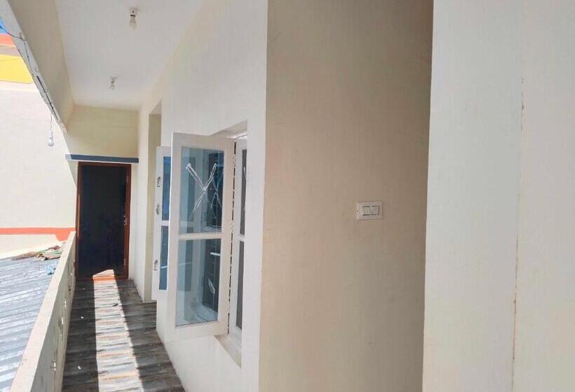 호텔 Oyo 8206 K J Residency