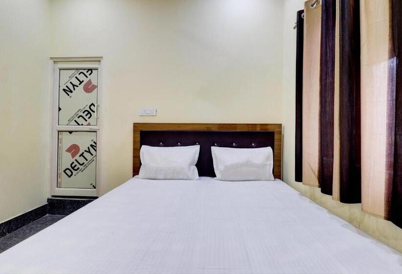 فندق Oyo 8209 The Park Ovo Hotal