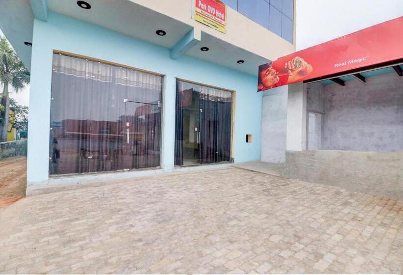 فندق Oyo 8209 The Park Ovo Hotal